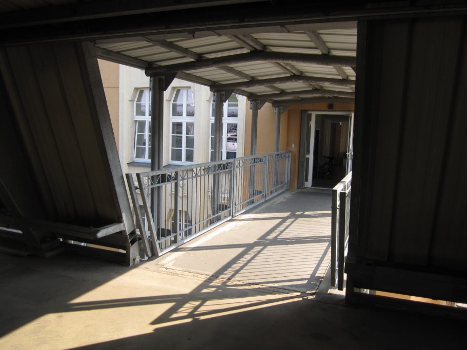 Zugang über das Parkhaus zur Radiologischen Praxis Benedikt