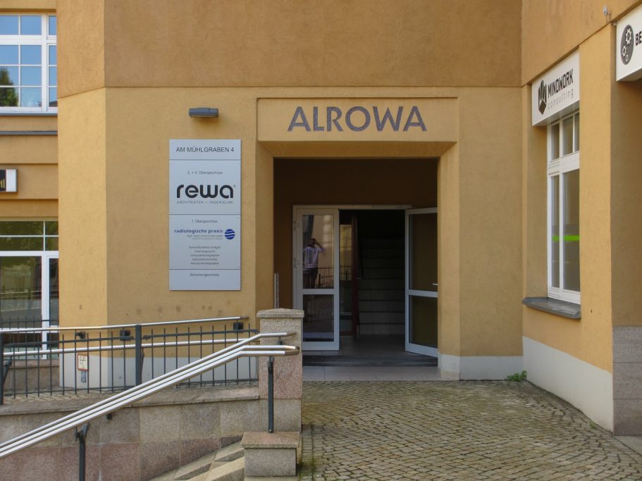 Eingang über Marktplatz Alrowa-Center